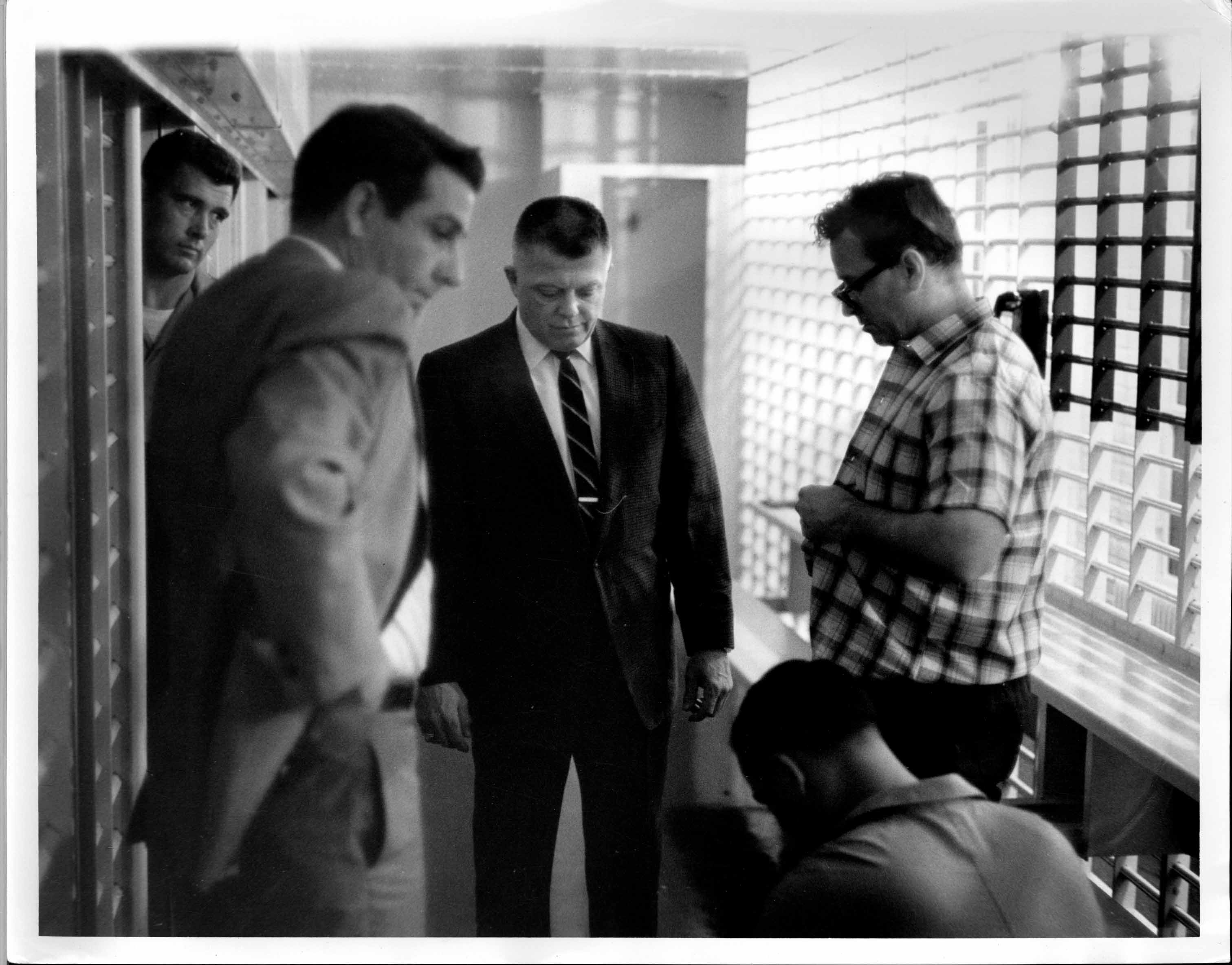 11James Earl Ray being searched 01.jpg
